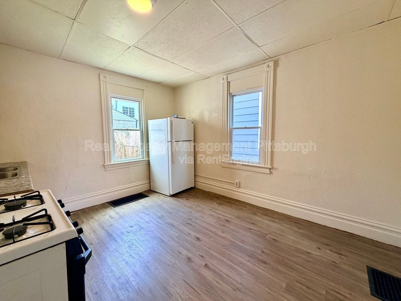 405 Main St - Photo 7 of 21