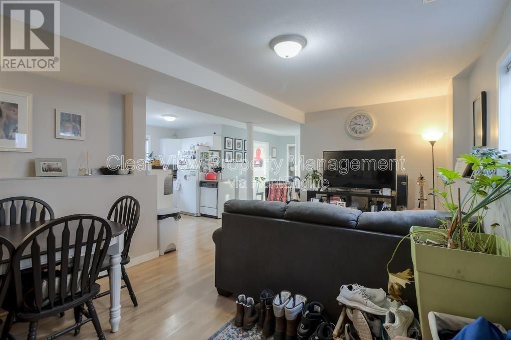 15 Assiniboia Way W - Photo 2 of 16