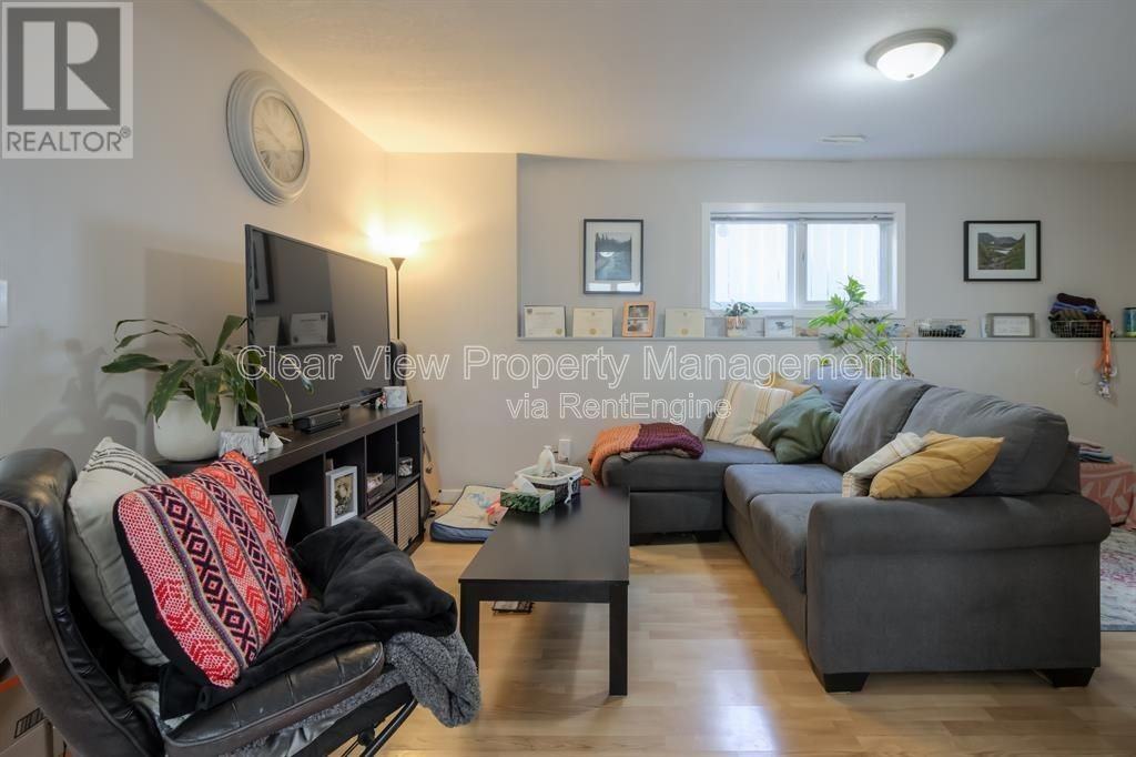 15 Assiniboia Way W - Photo 4 of 16