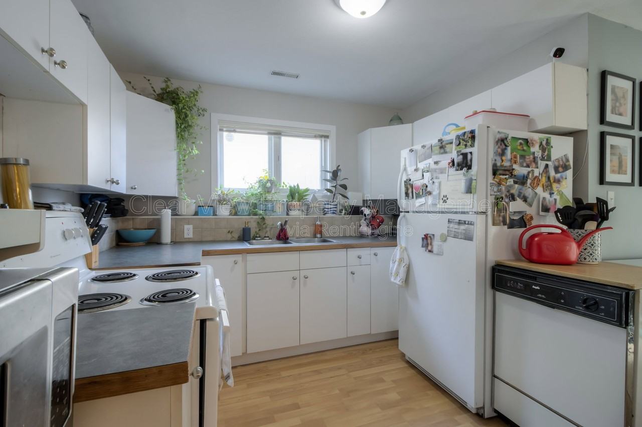 15 Assiniboia Way W - Photo 6 of 16