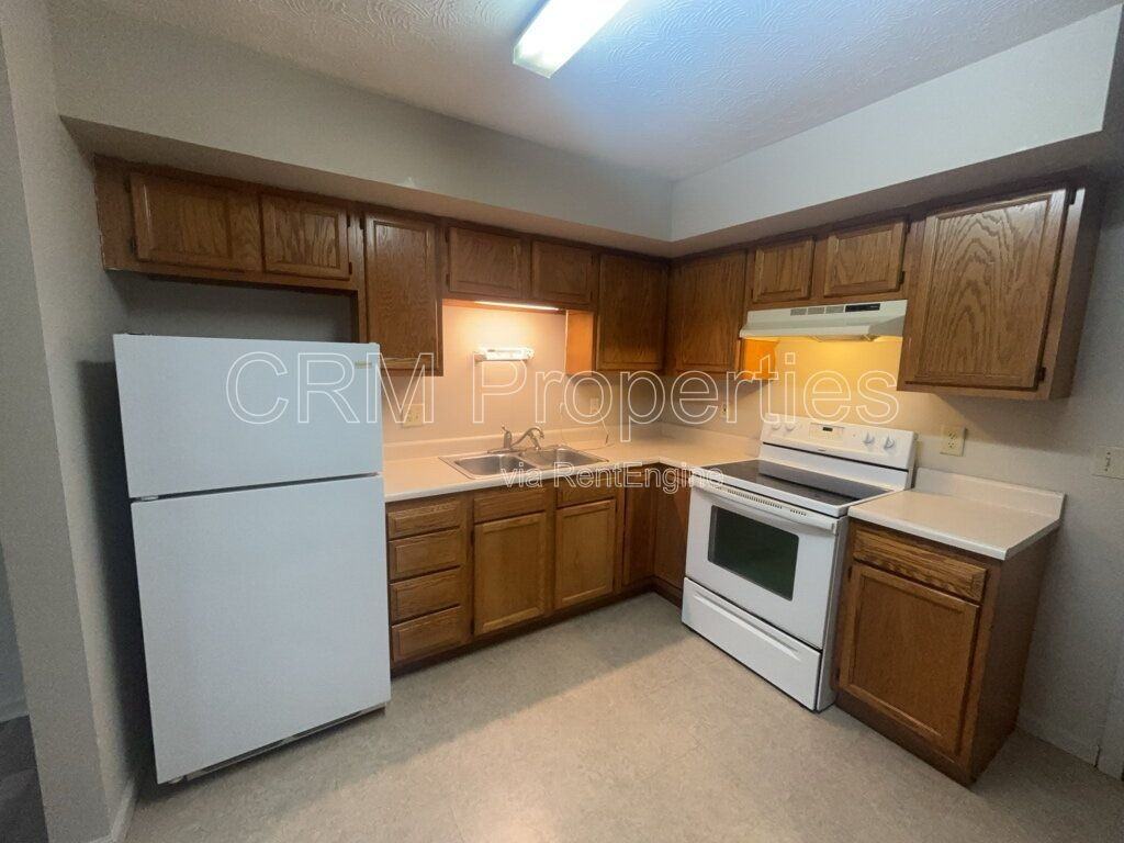1912 N Apperson Way - Photo 7 of 21