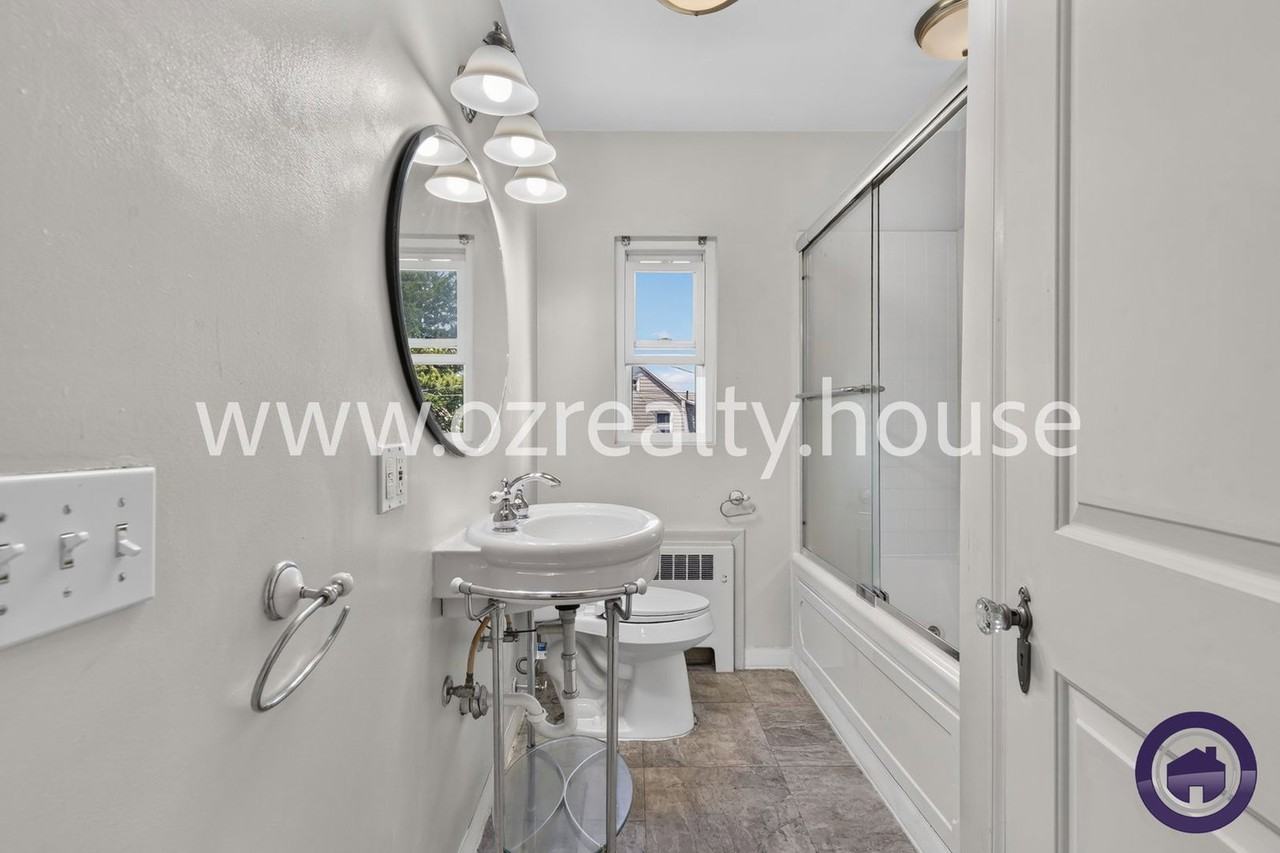 1734 Wellesley Dr #2 - Photo 3 of 19