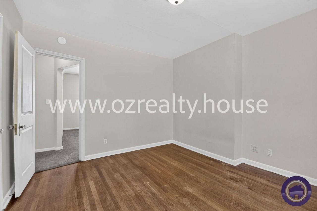 1734 Wellesley Dr #2 - Photo 4 of 19
