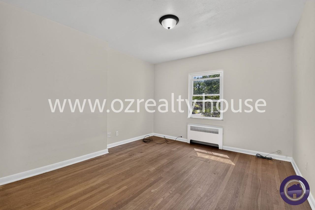 1734 Wellesley Dr #2 - Photo 5 of 19