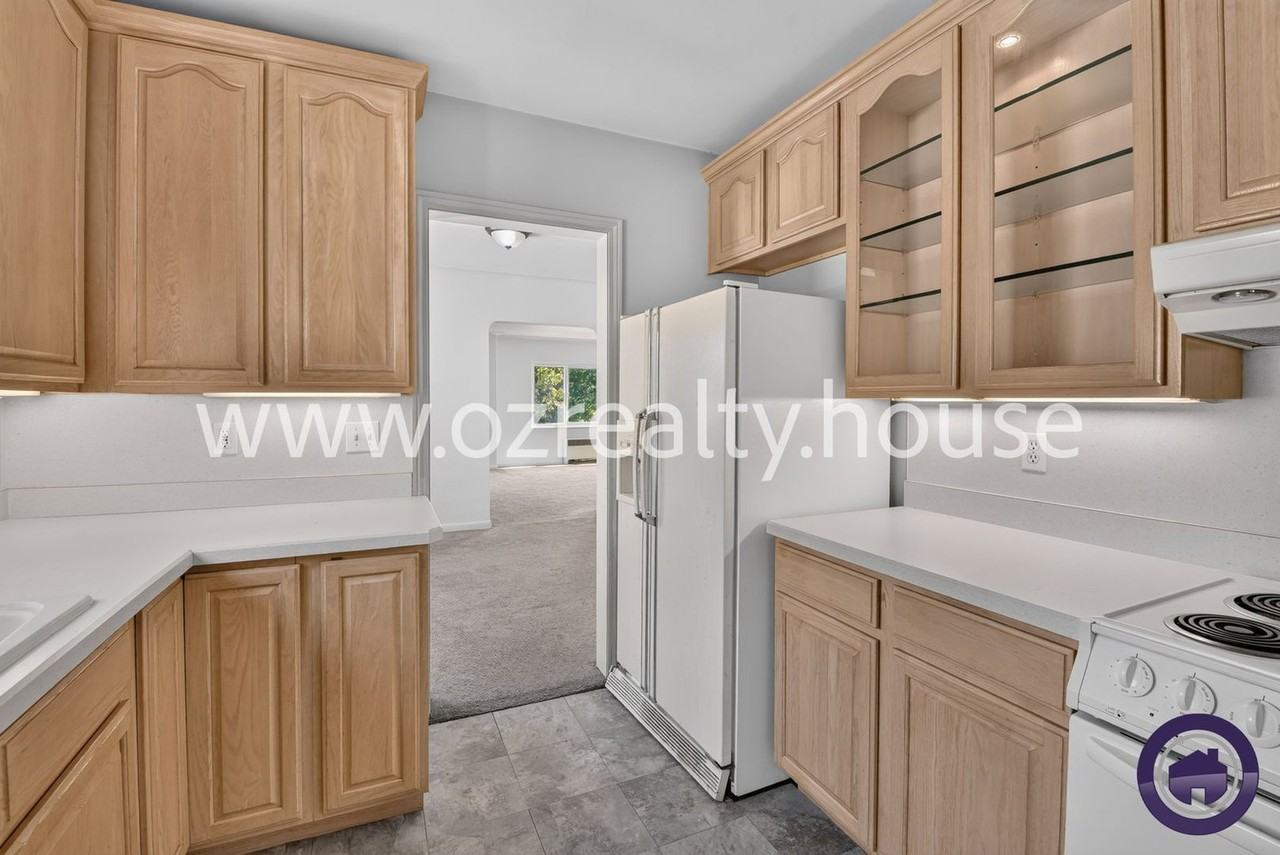 1734 Wellesley Dr #2 - Photo 6 of 19