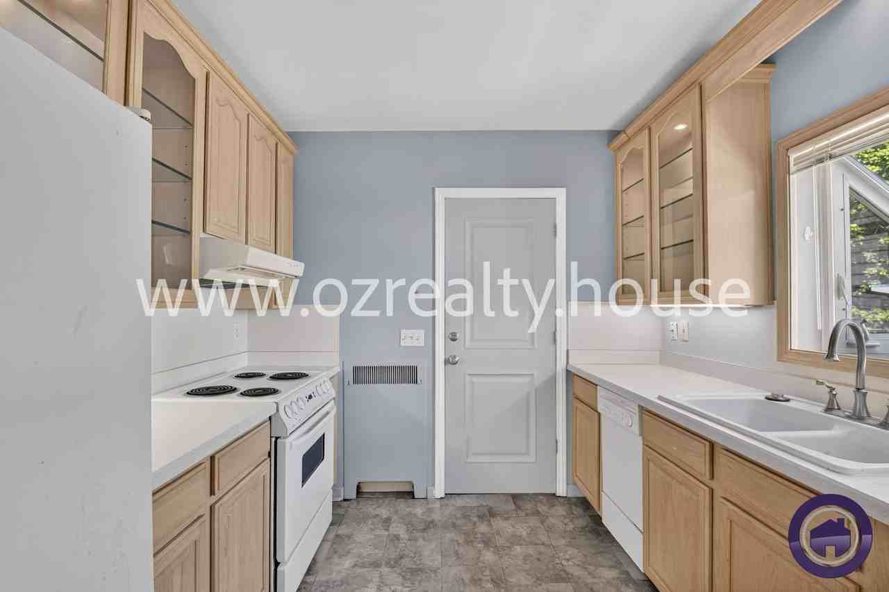 1734 Wellesley Dr #2 - Photo 7 of 19