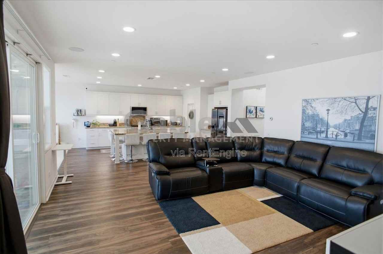 17952 Spire Ct - Photo 3 of 40