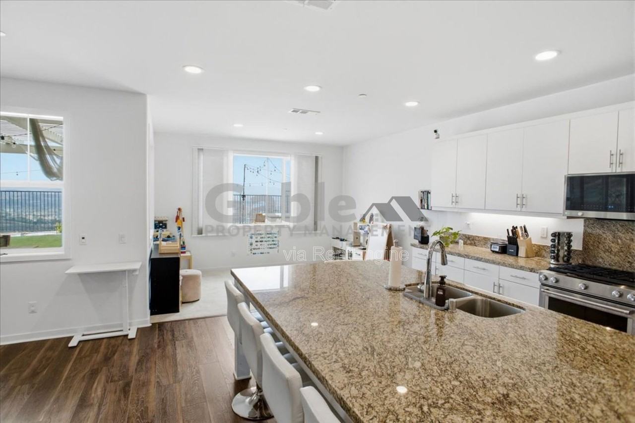 17952 Spire Ct - Photo 5 of 40