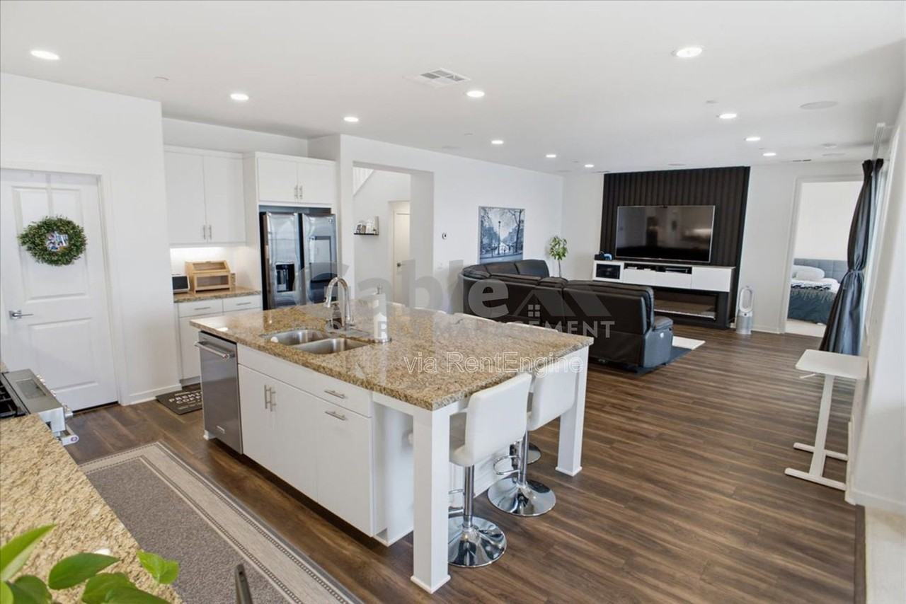 17952 Spire Ct - Photo 7 of 40