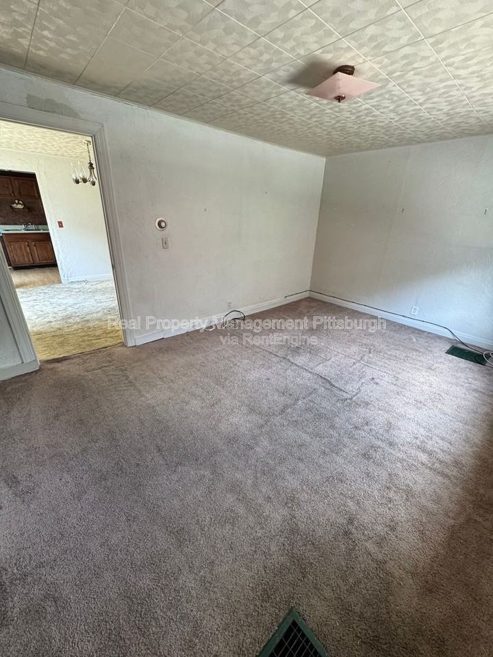 2812 Edwards Way - Photo 2 of 16