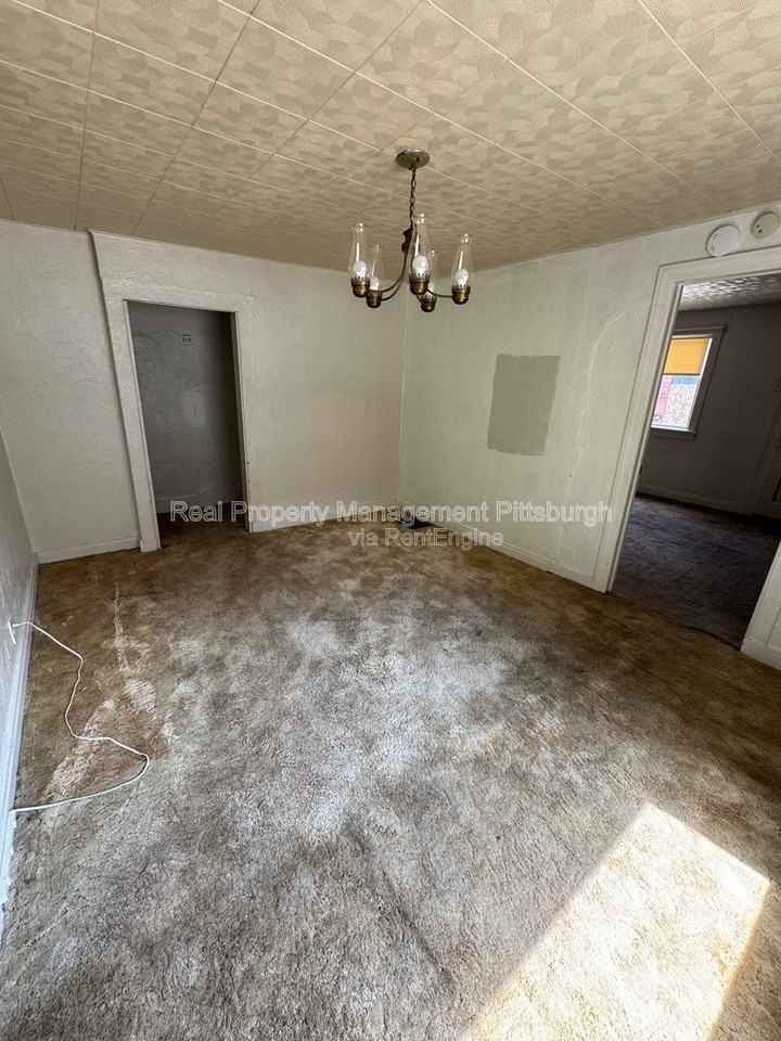 2812 Edwards Way - Photo 4 of 16