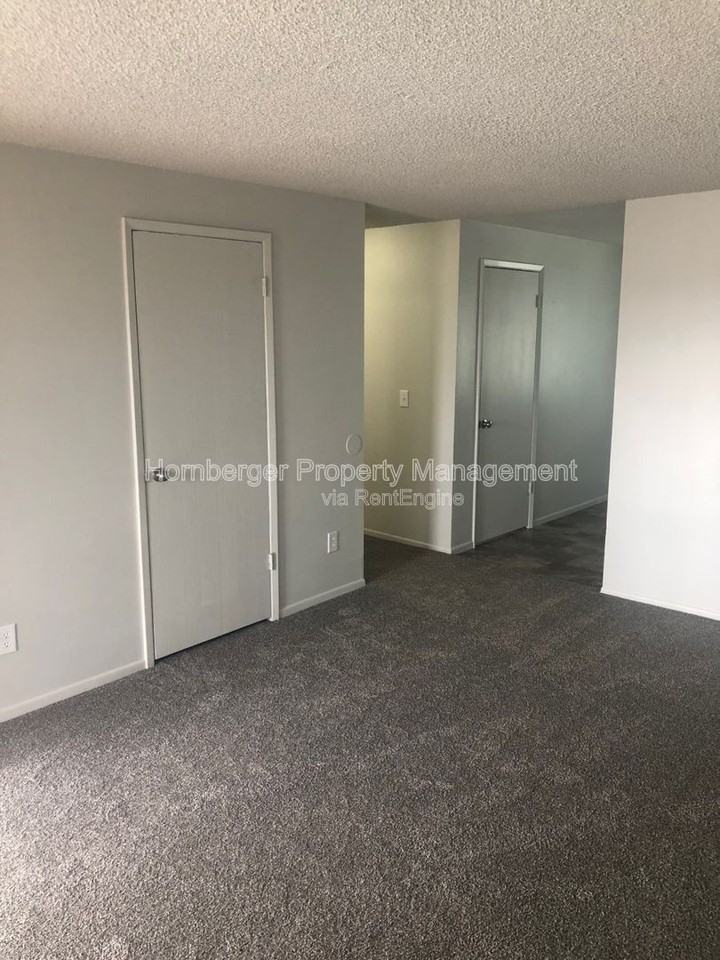 3203 N Smith St #11 - Photo 2 of 13