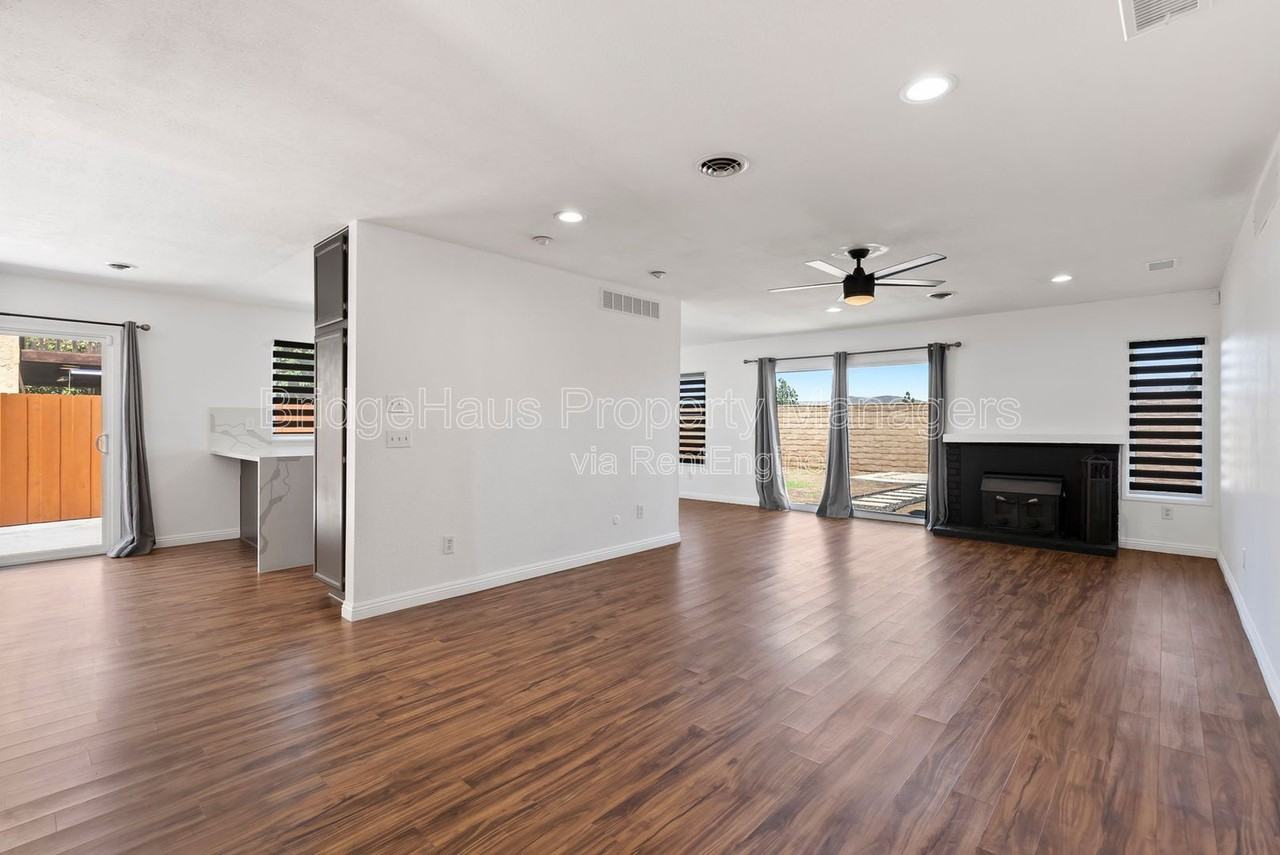 11004 Collinwood Dr - Photo 4 of 43