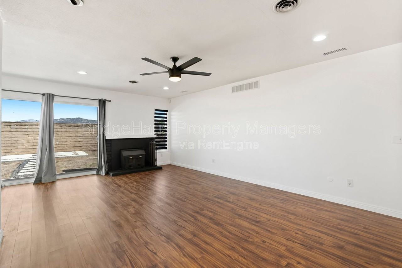 11004 Collinwood Dr - Photo 5 of 43