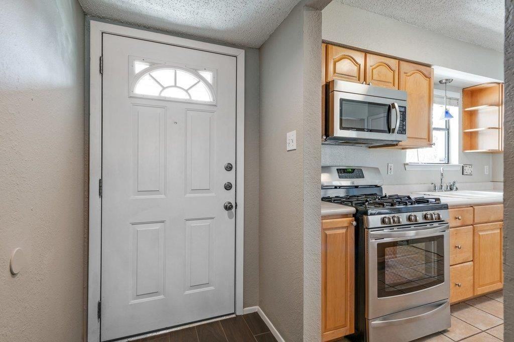 13204 Rampart St - Photo 4 of 24