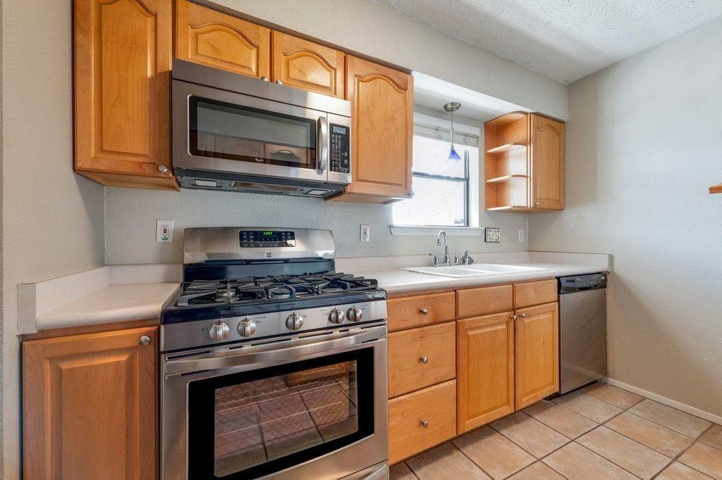 13204 Rampart St - Photo 5 of 24