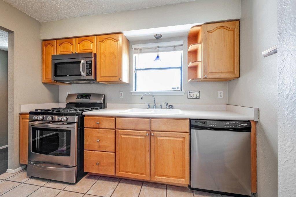 13204 Rampart St - Photo 6 of 24