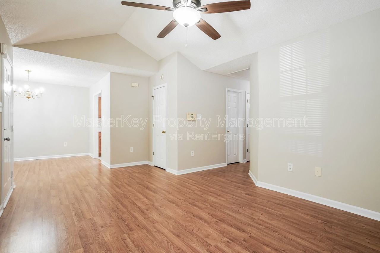 317 Cross Hill Ln - Photo 4 of 50