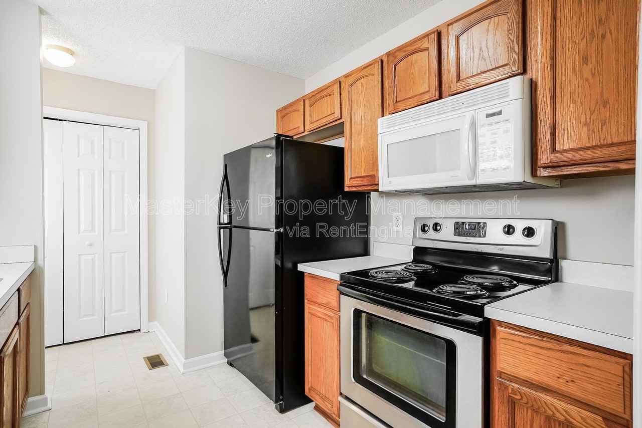 317 Cross Hill Ln - Photo 3 of 30