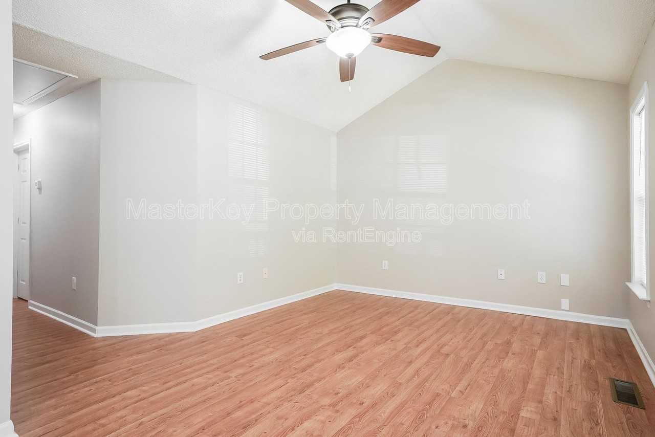 317 Cross Hill Ln - Photo 7 of 30