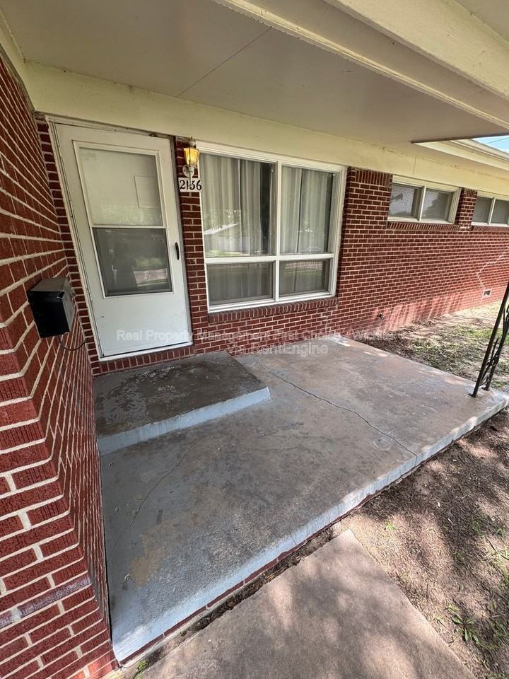 2136 S Euclid Ave - Photo 3 of 28