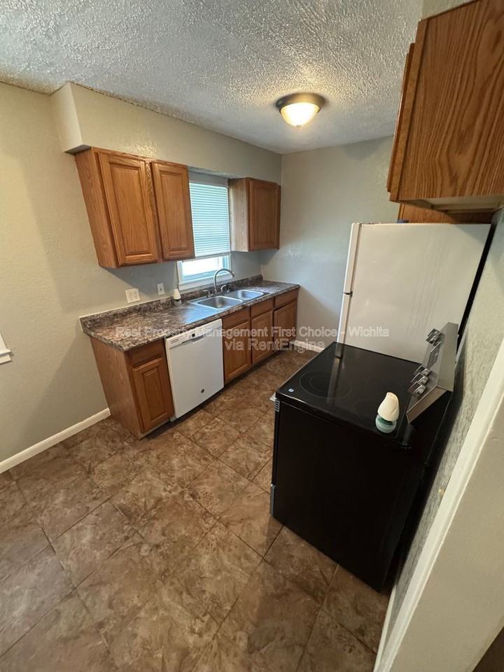 2136 S Euclid Ave - Photo 7 of 28
