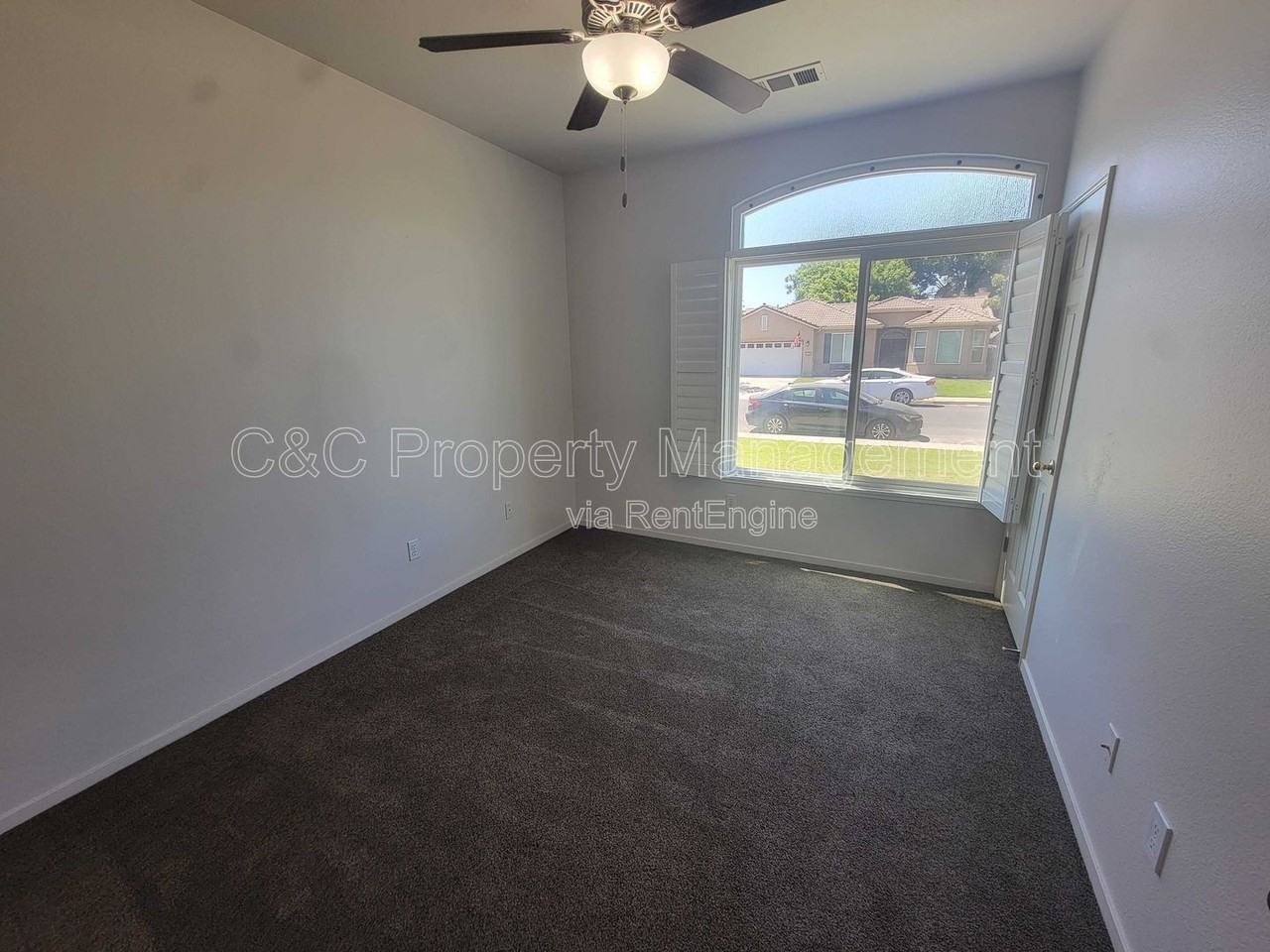 1124 W Sandstone Dr - Photo 2 of 4
