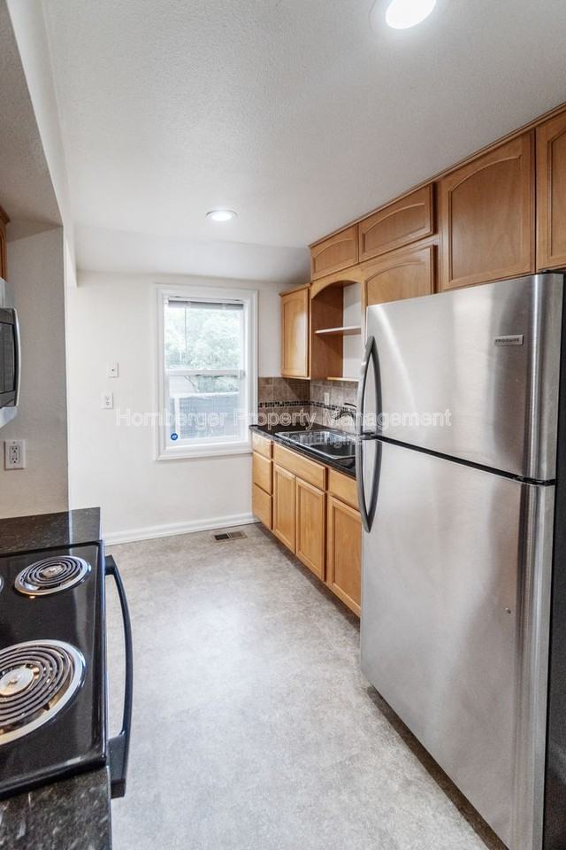 908 E Longfellow Ave - Photo 5 of 23