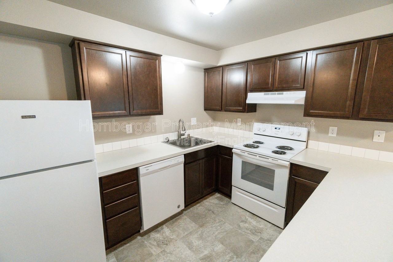 3203 N Smith St #8 - Photo 2 of 8