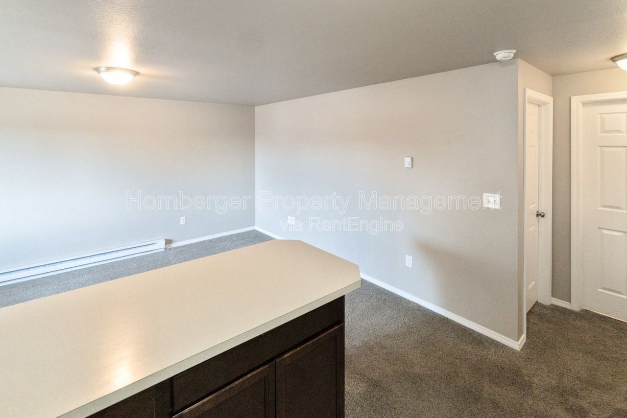 3203 N Smith St #8 - Photo 3 of 8