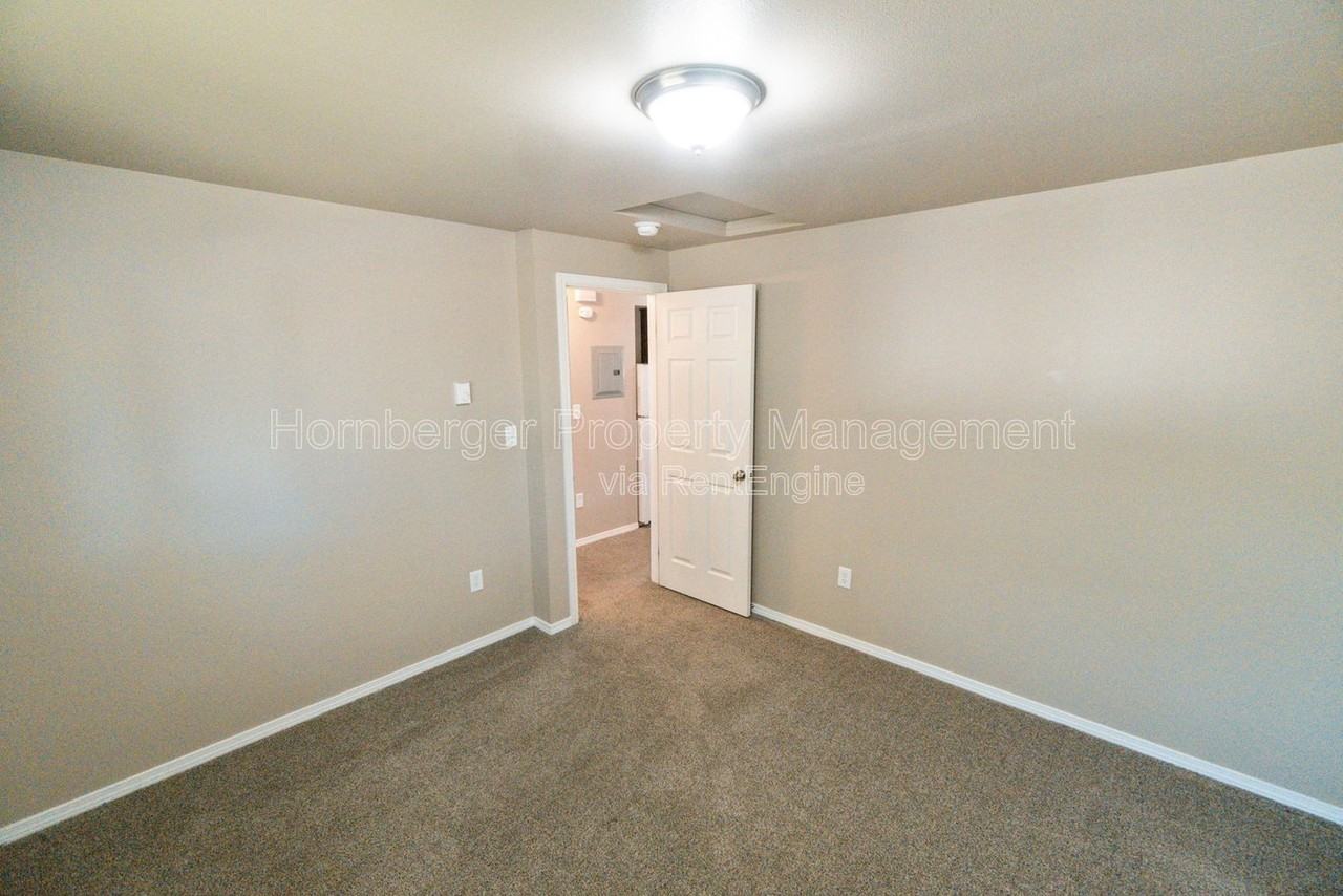 3203 N Smith St #8 - Photo 6 of 8