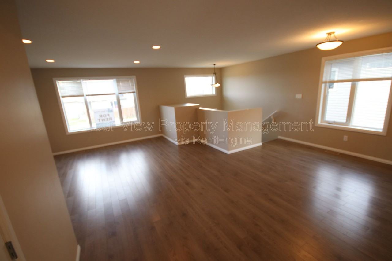 704 Mt Sundance Lane W - Photo 2 of 24