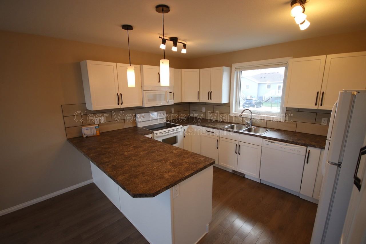 704 Mt Sundance Lane W - Photo 5 of 24