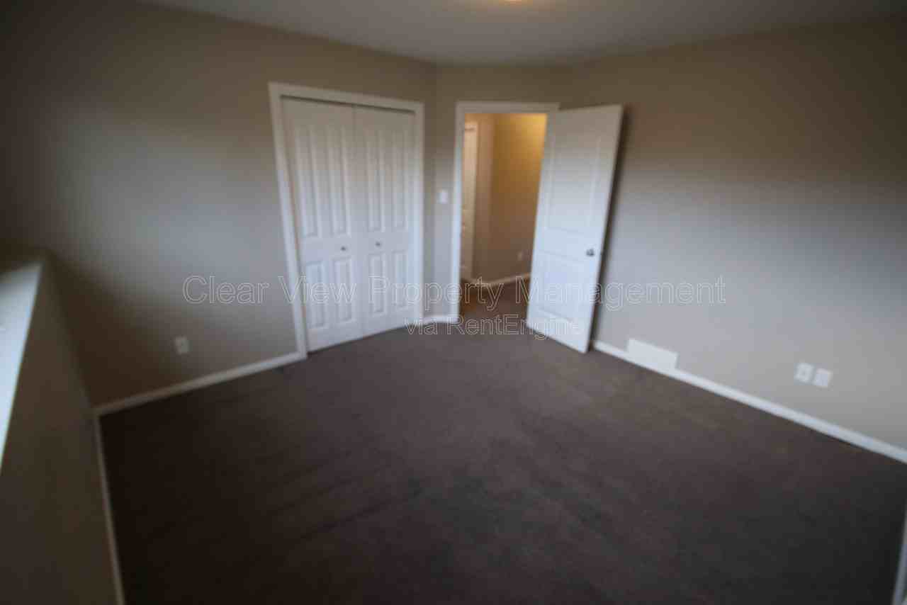 704 Mt Sundance Lane W - Photo 6 of 24