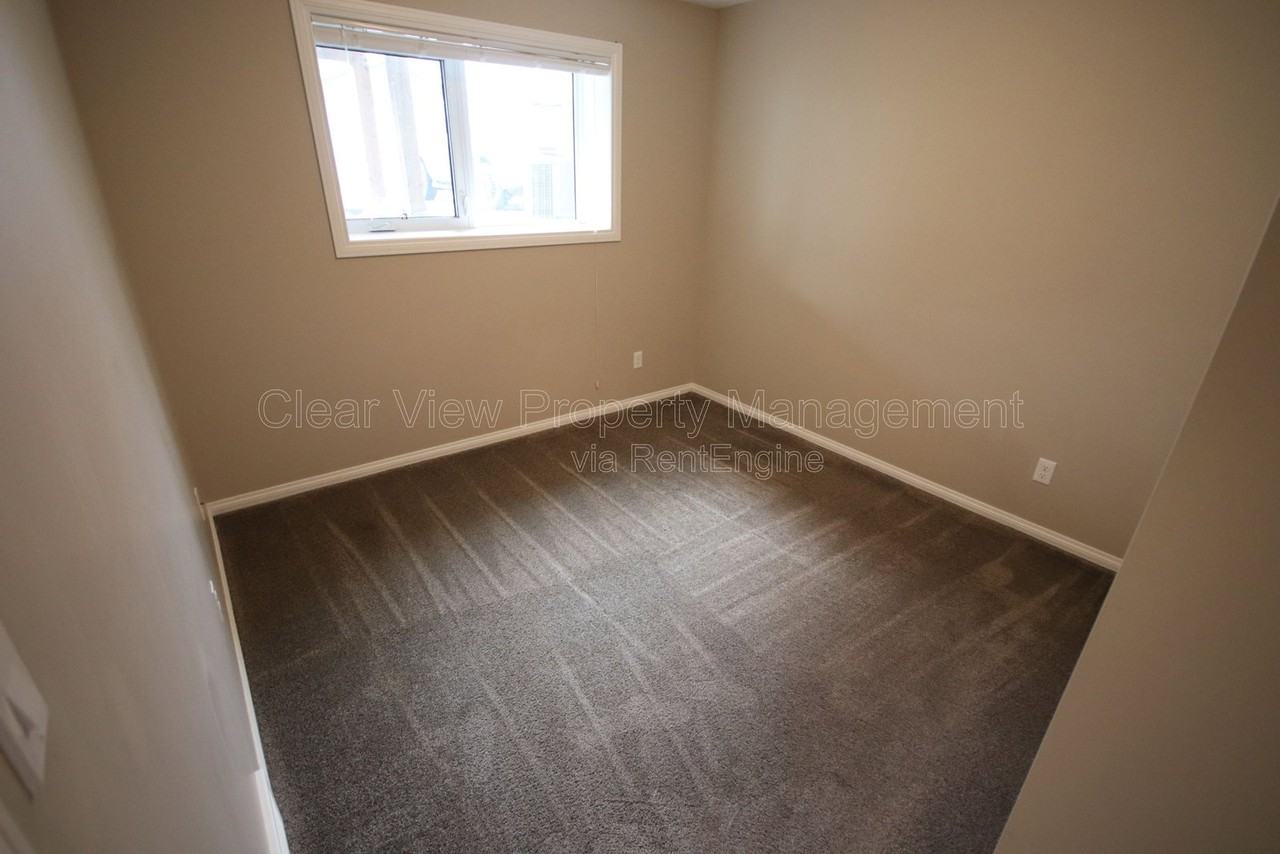 704 Mt Sundance Lane W - Photo 7 of 24