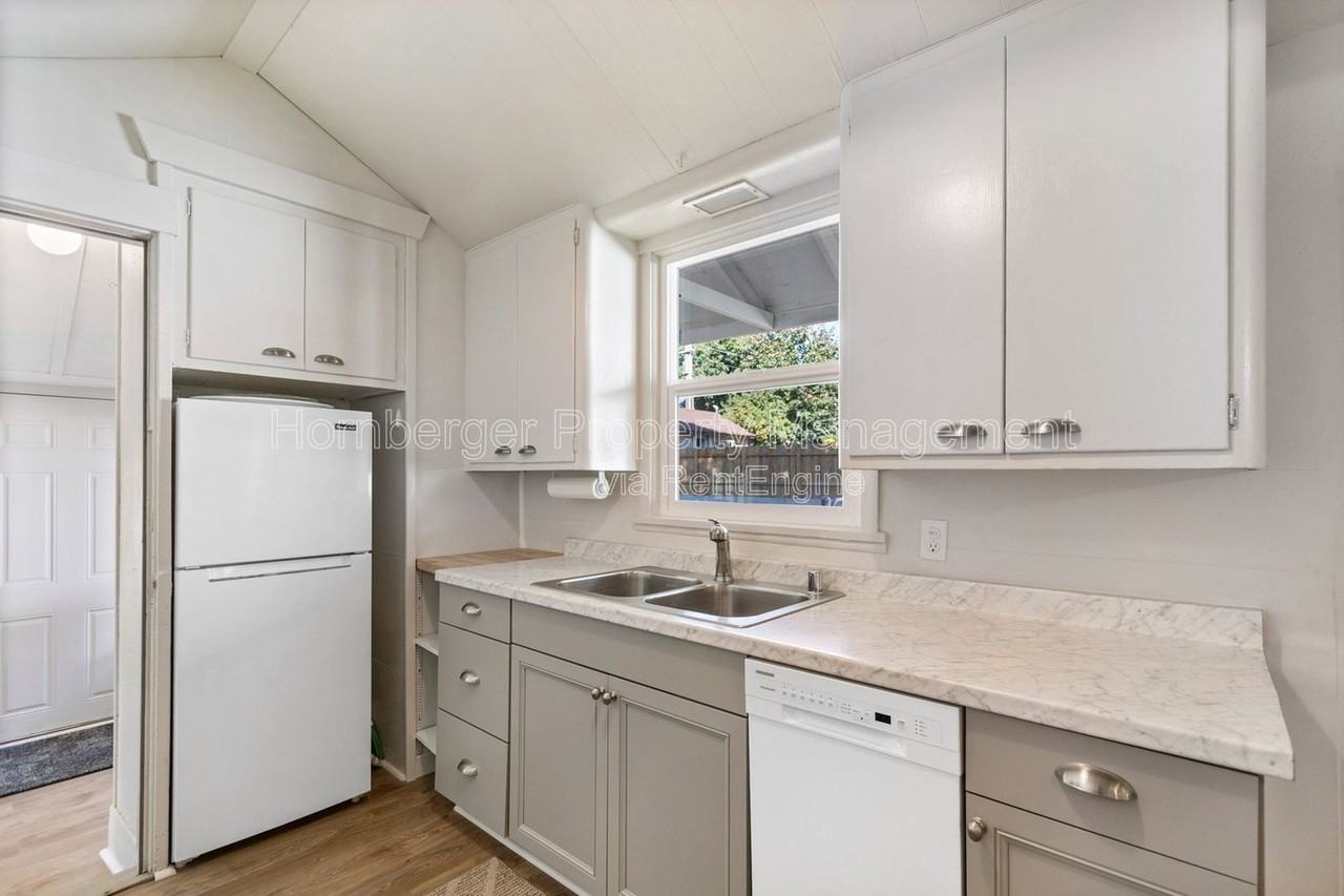 1810 W 11th Ave - Photo 4 of 30