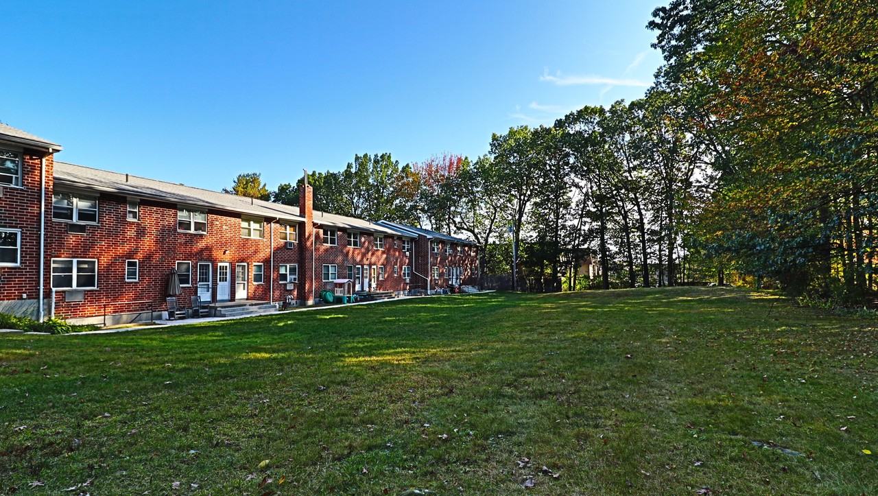 139 Litchfield Pines Dr #D - Photo 2 of 30