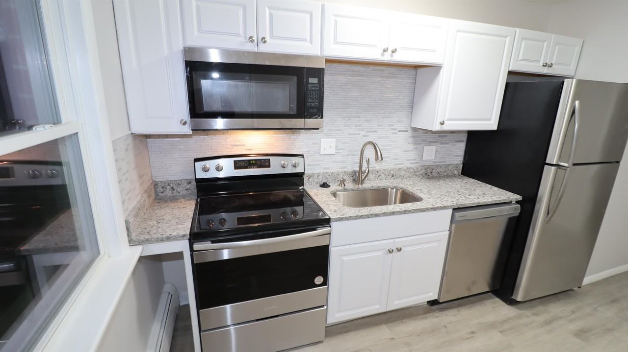 139 Litchfield Pines Dr #D - Photo 4 of 30