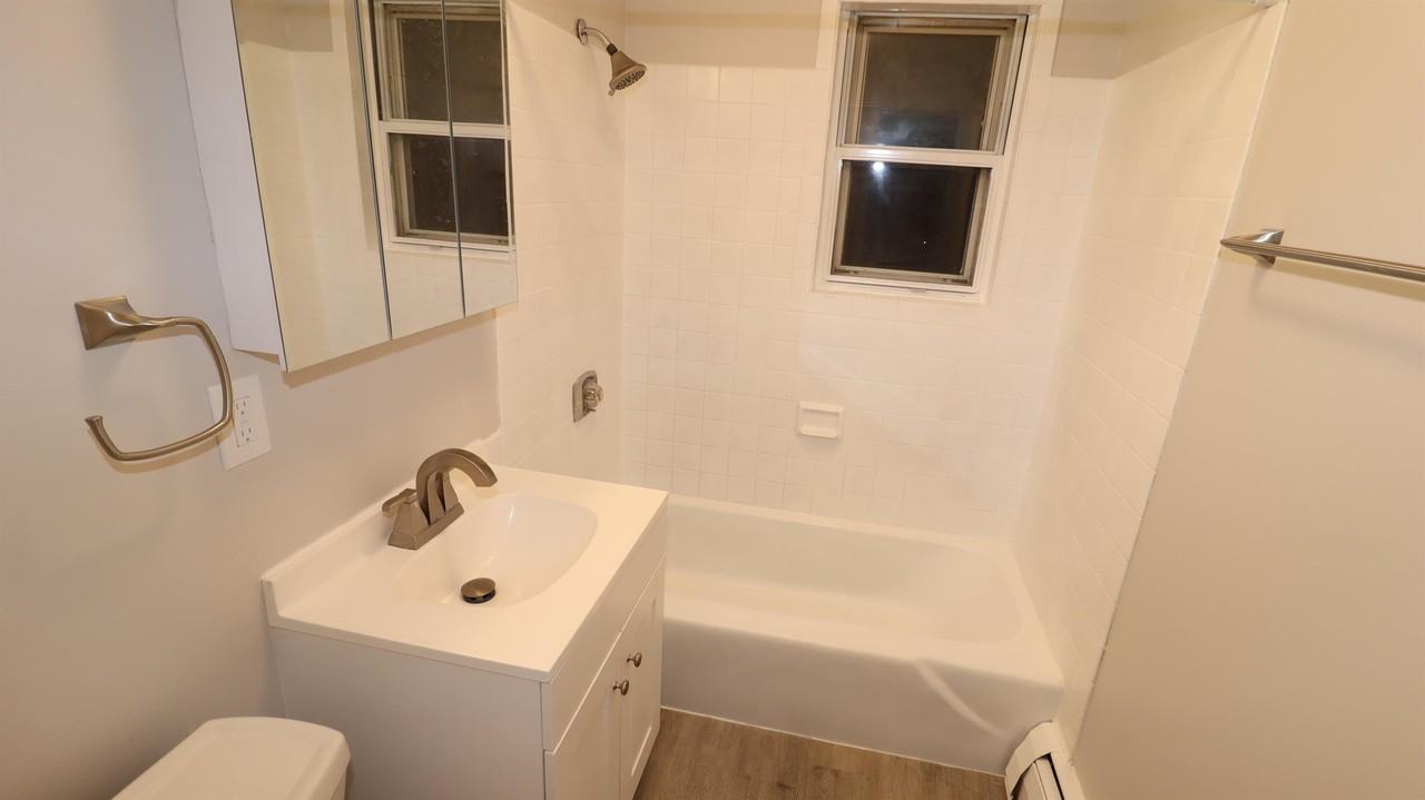 139 Litchfield Pines Dr #D - Photo 6 of 30