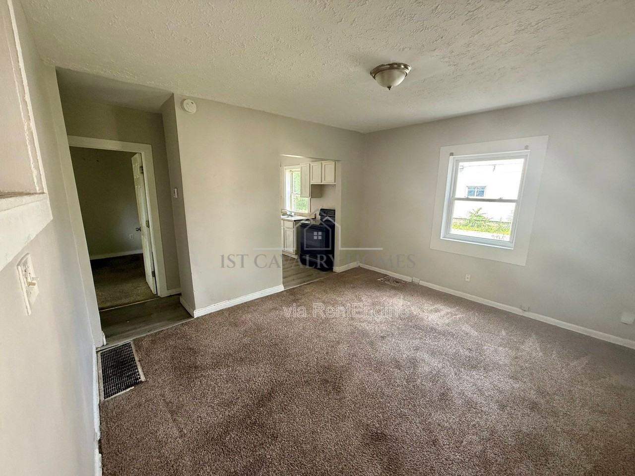 289 Sumner Ct - Photo 3 of 8
