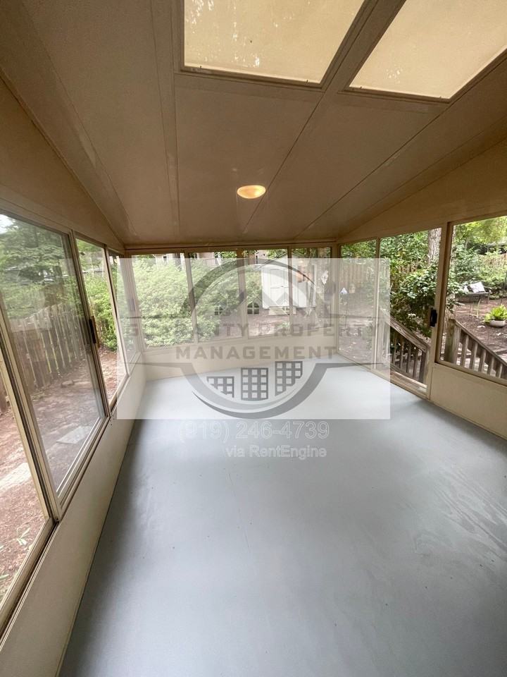639 Greenwood Cir - Photo 4 of 13