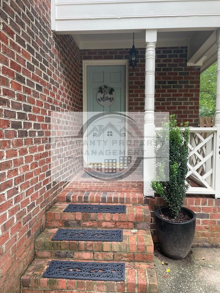 639 Greenwood Cir - Photo 2 of 20