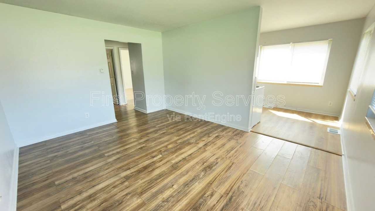 400 N Clark Blvd #1 - Photo 2 of 7