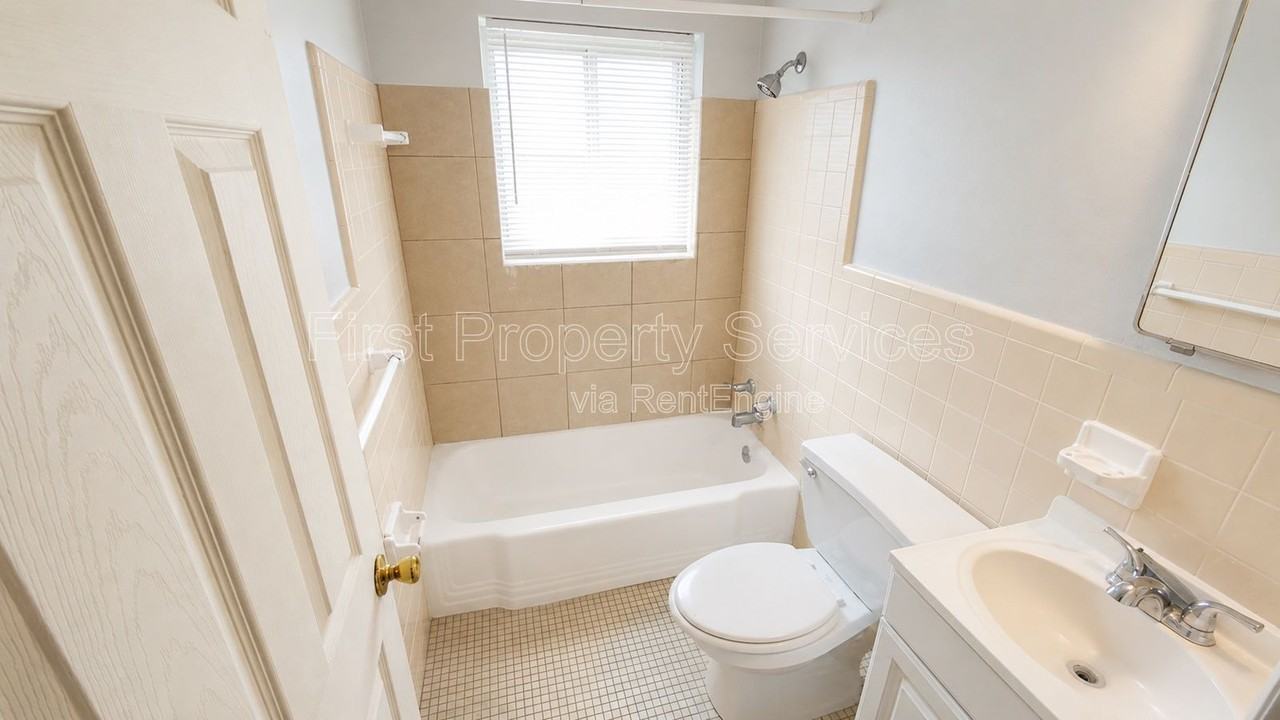 400 N Clark Blvd #1 - Photo 5 of 7