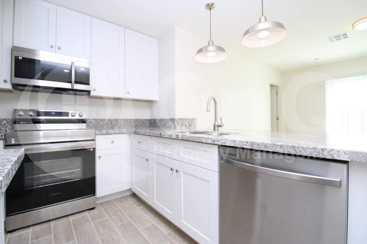 238 N Sycamore St - Photo 5 of 22