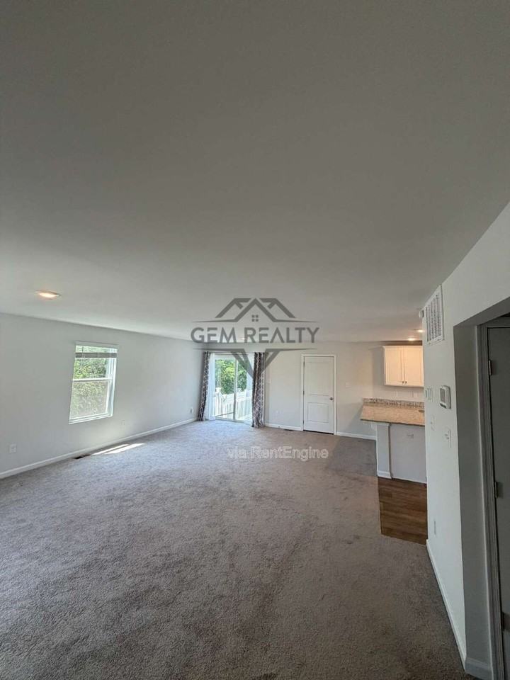 6619 Sacagawea St - Photo 5 of 50