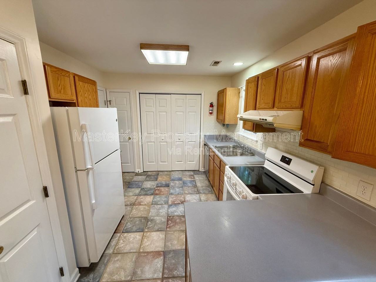 327 Saint Thomas Dr - Photo 3 of 25