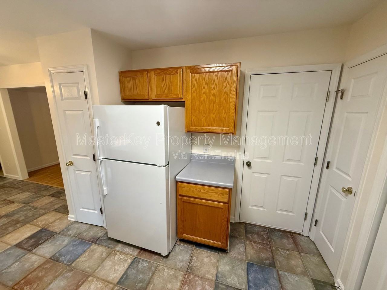 327 Saint Thomas Dr - Photo 5 of 25