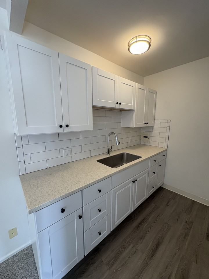 405 Corona Del Mar #06 - Photo 2 of 12