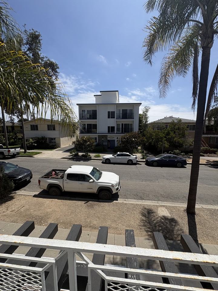 405 Corona Del Mar #06 - Photo 4 of 12